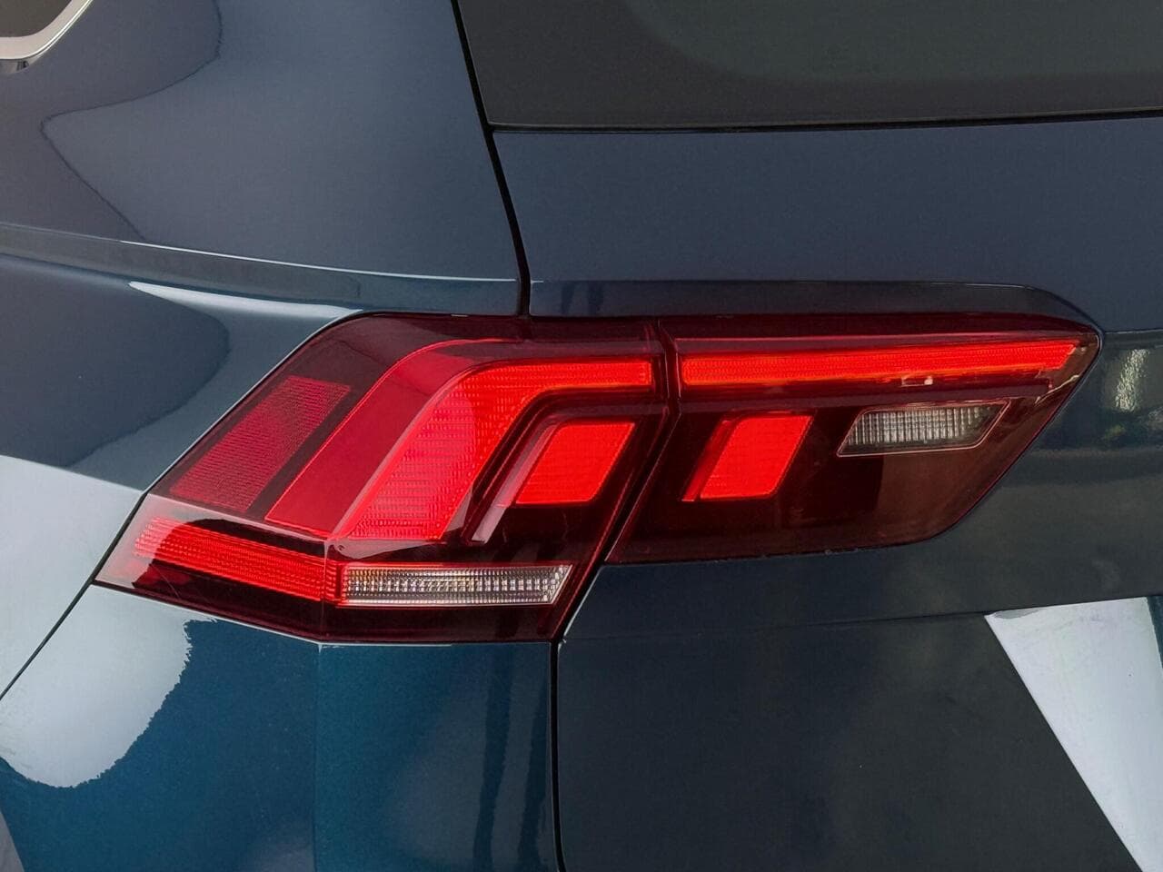 Volkswagen Tiguan thumbnail Lights Rear