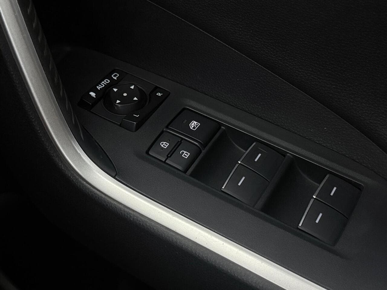 Toyota RAV4 thumbnail Misc Controls