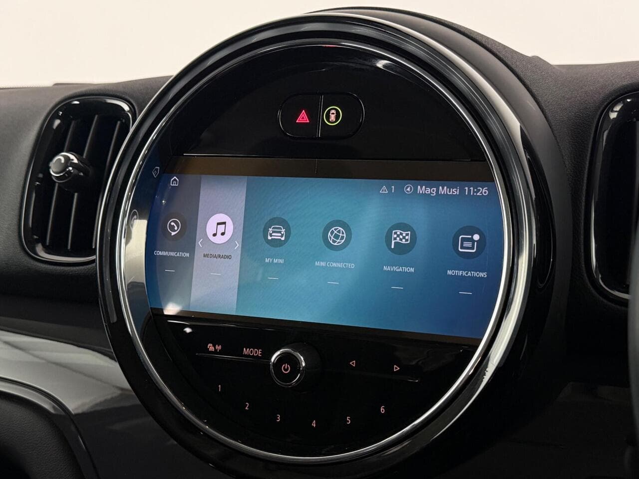 MINI Countryman thumbnail Infotainment System