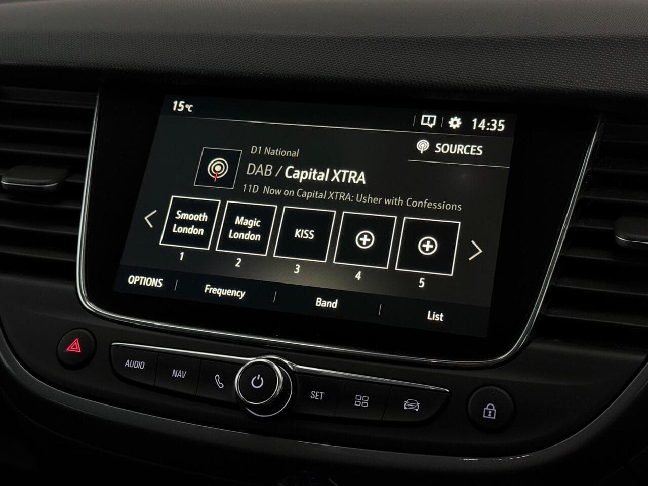 Vauxhall Crossland thumbnail Infotainment System