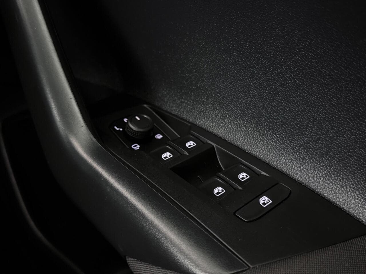 Volkswagen Polo thumbnail Misc Controls