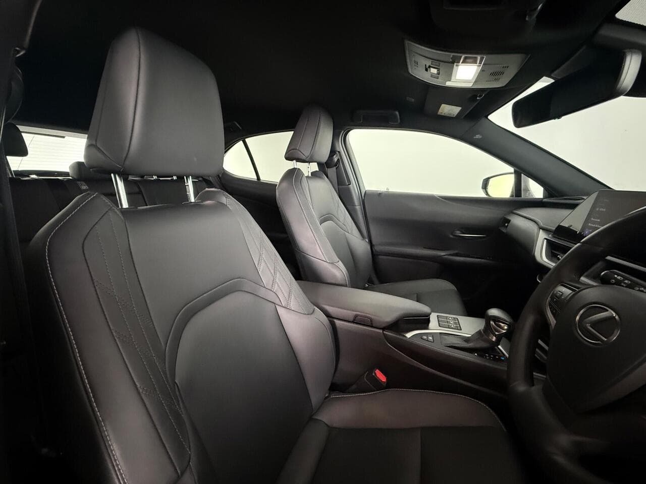 Lexus UX thumbnail Seat Driver