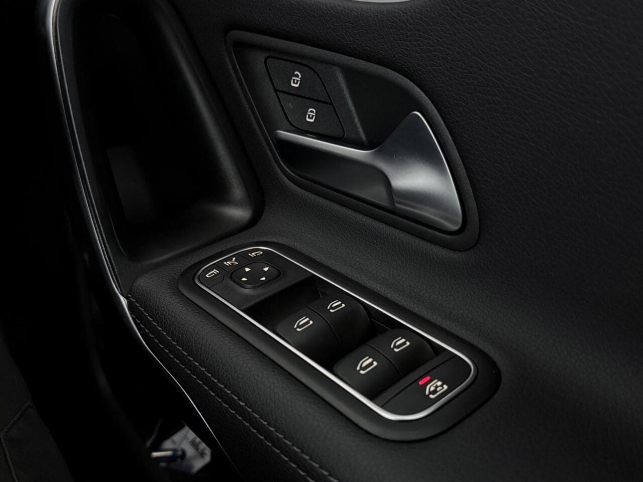 Mercedes-Benz CLA thumbnail Misc Controls