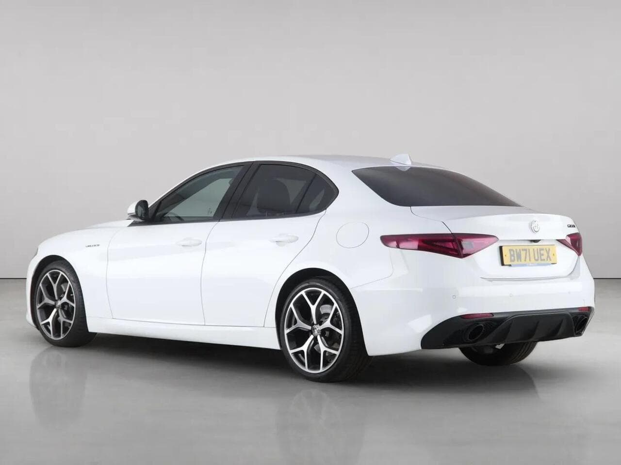 Alfa Romeo Giulia thumbnail Rear Left