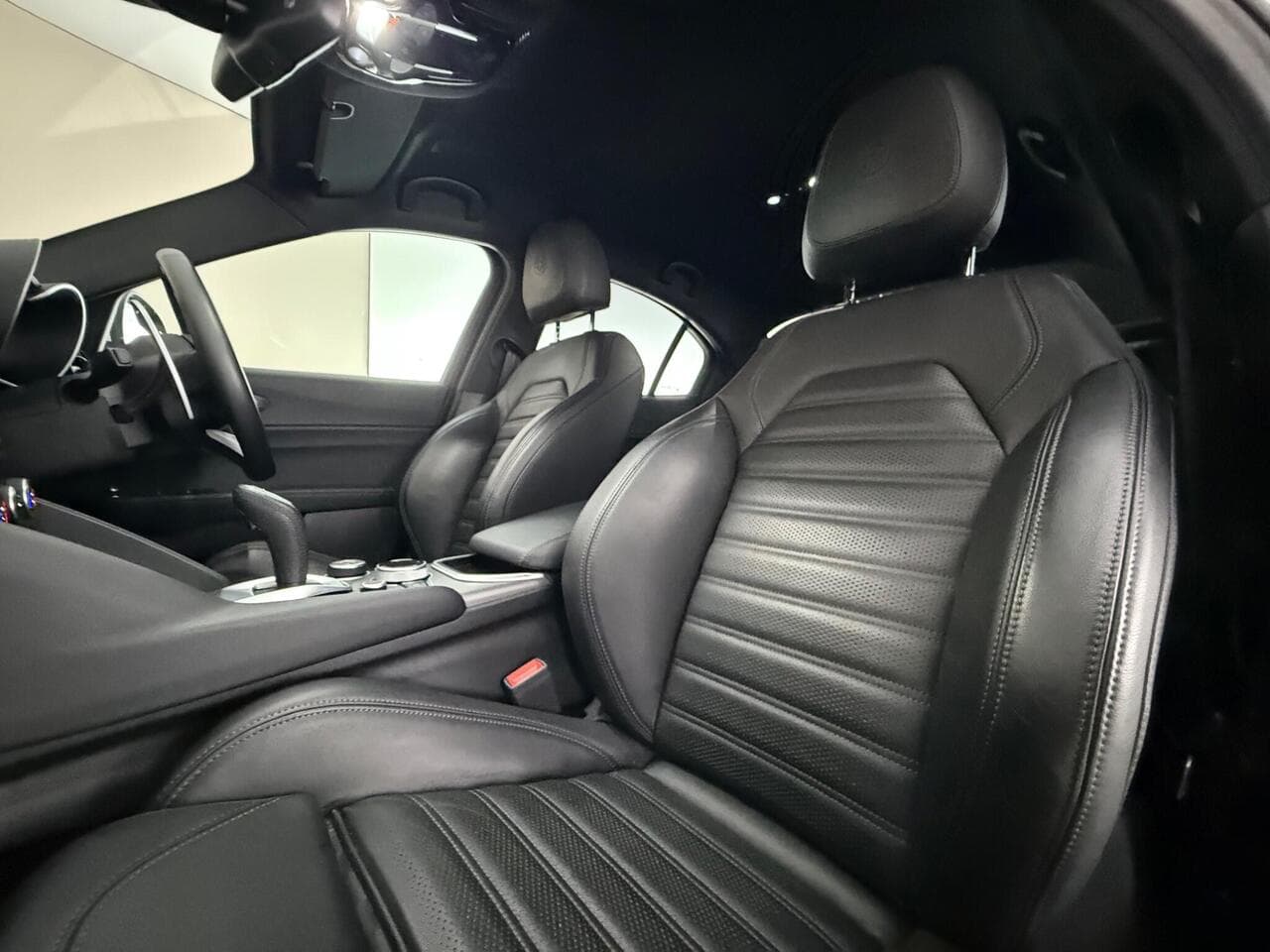 Alfa Romeo Giulia thumbnail Seat Front Passenger
