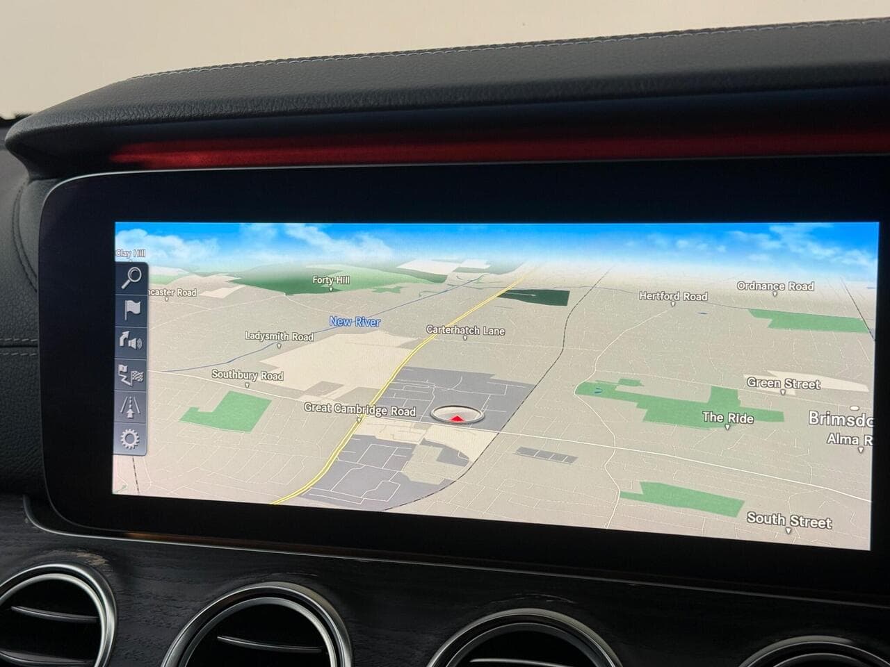 Mercedes-Benz E Class thumbnail Infotainment System
