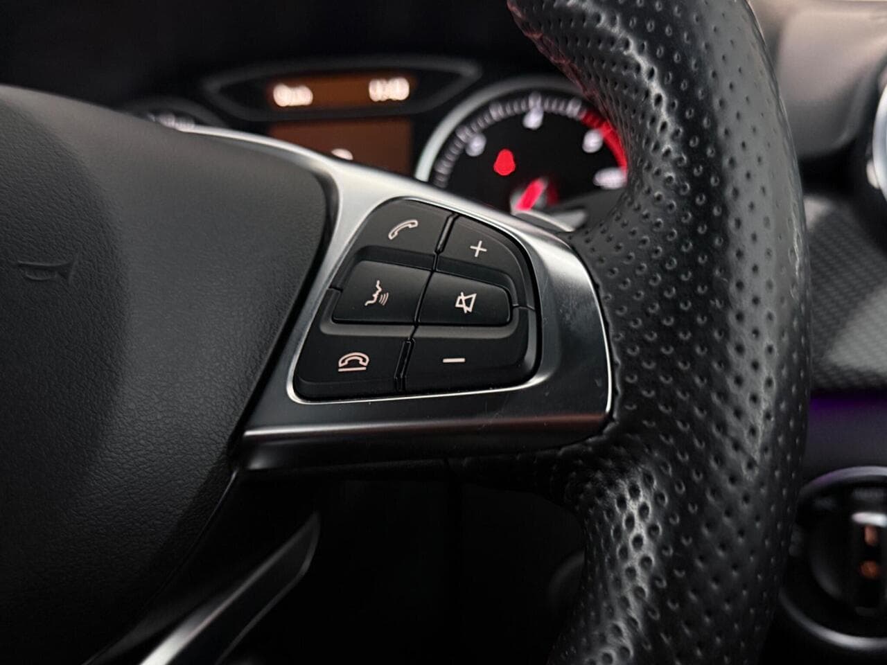 Mercedes-Benz B Class thumbnail Misc Controls