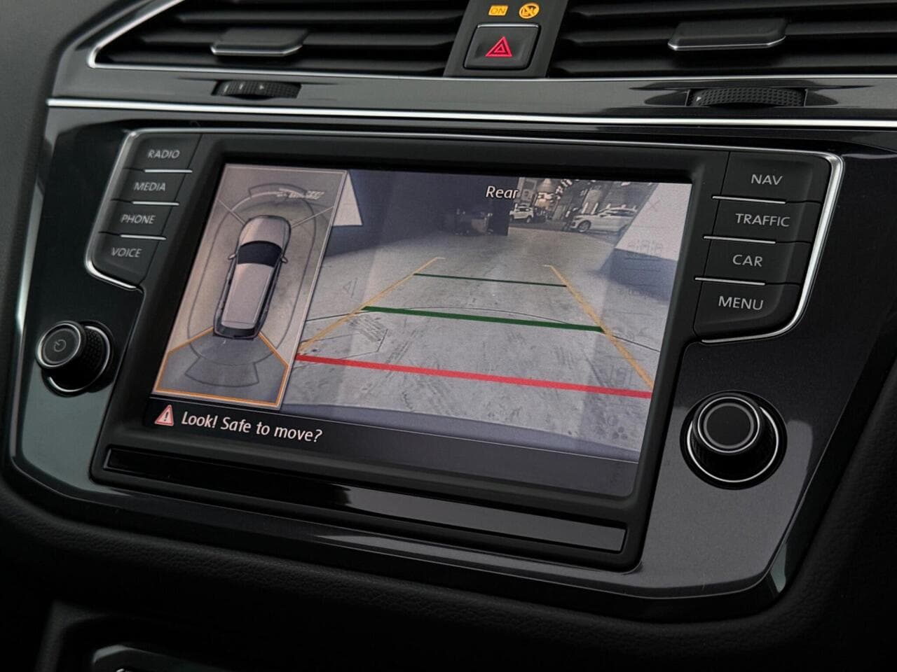 Volkswagen Tiguan thumbnail Infotainment System