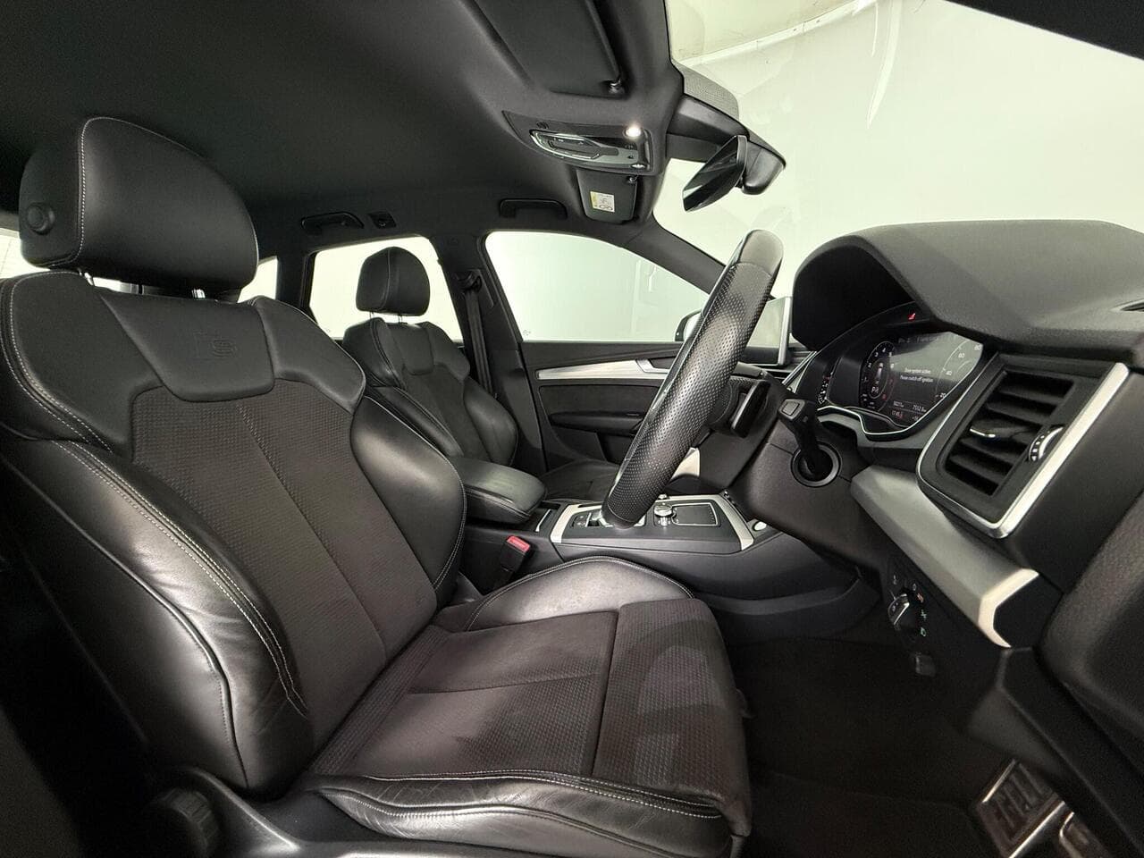 Audi Q5 thumbnail Seat Driver