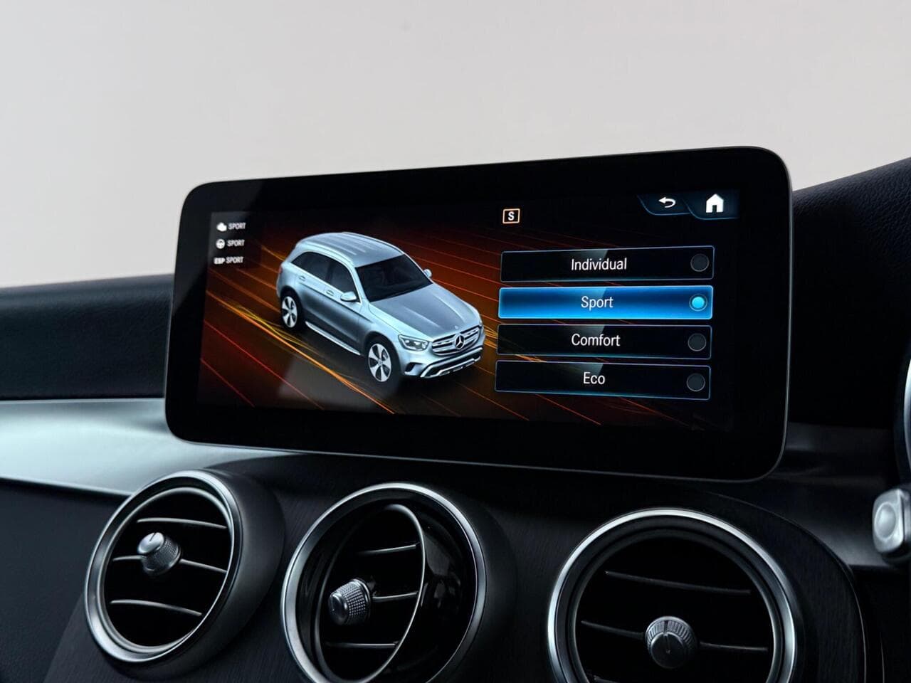 Mercedes-Benz GLC thumbnail Infotainment System