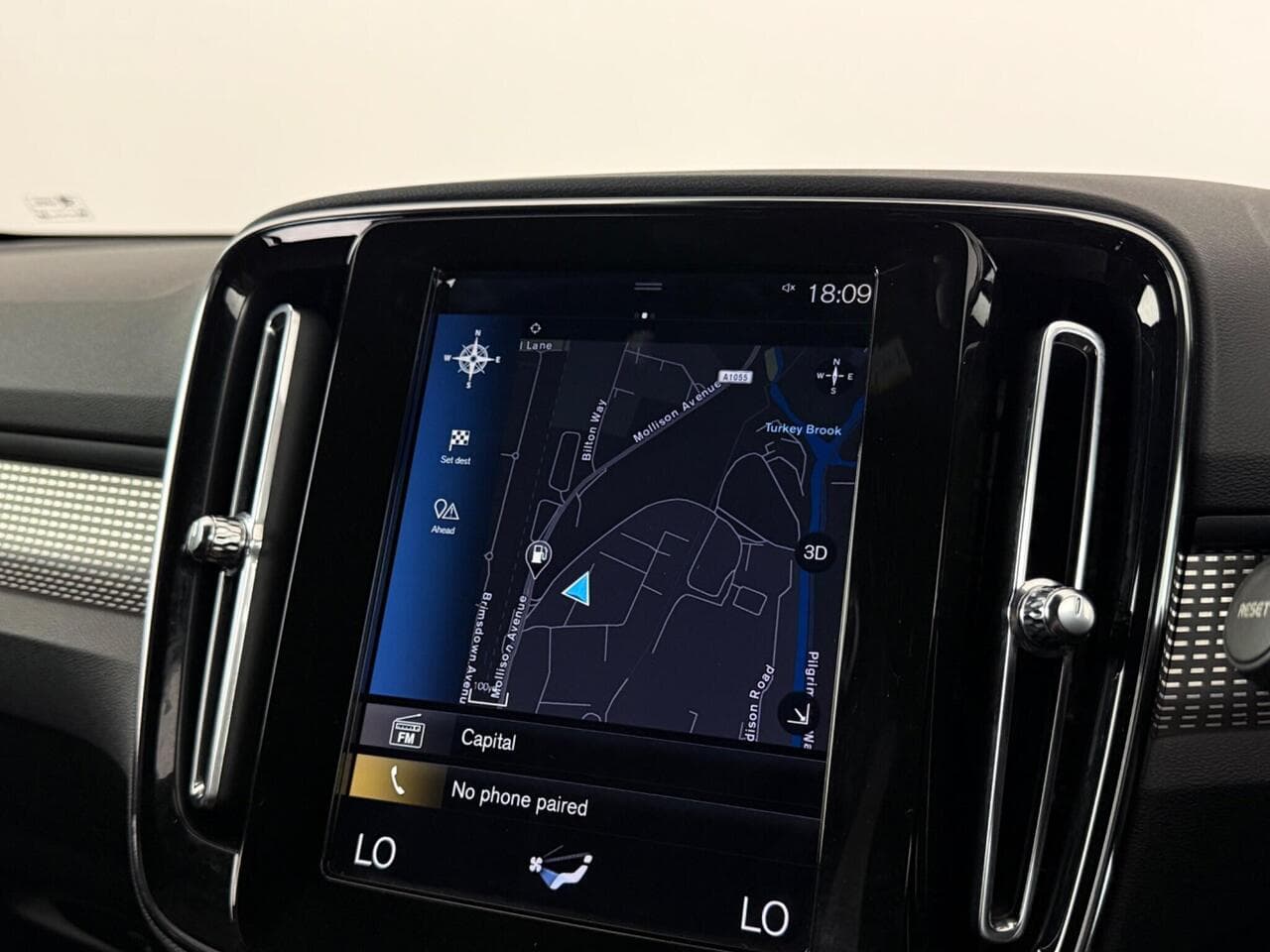 Volvo XC40 thumbnail Infotainment System