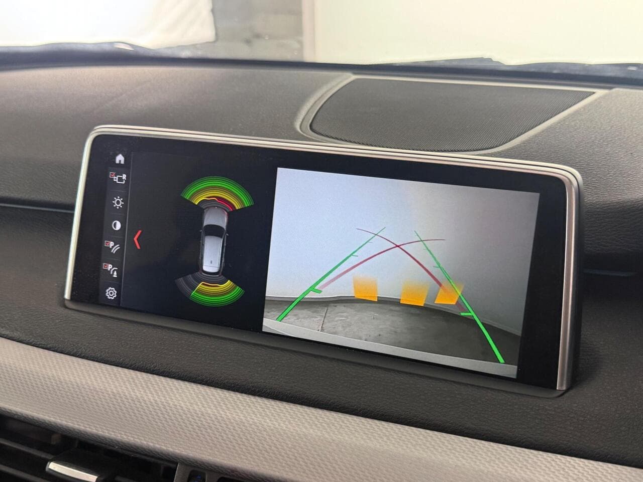 BMW X5 thumbnail Infotainment System