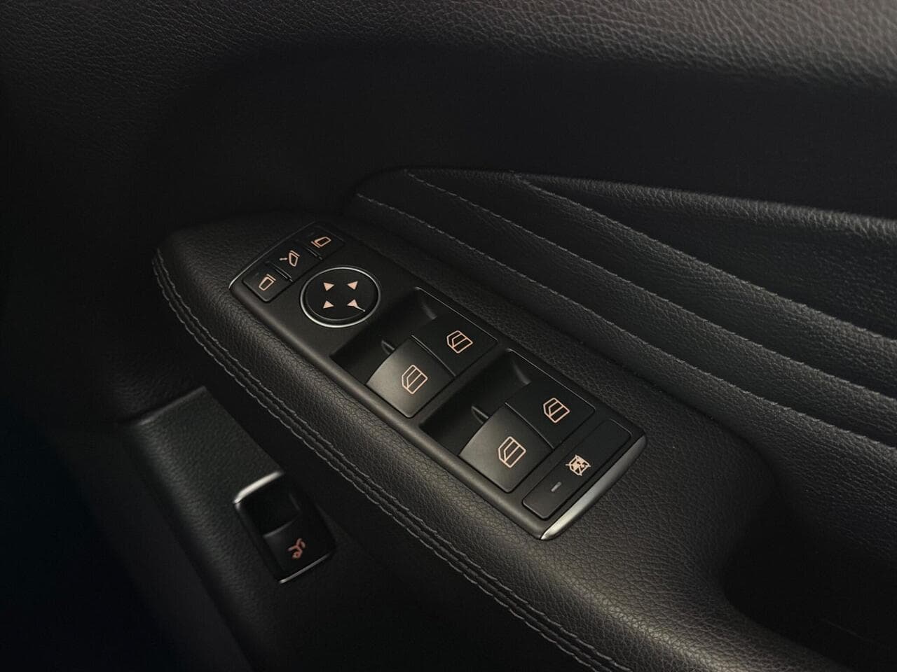Mercedes-Benz GLE thumbnail Misc Controls