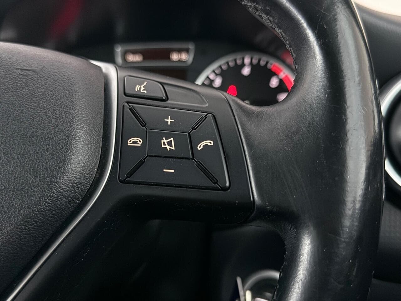 Mercedes-Benz A Class thumbnail Misc Controls