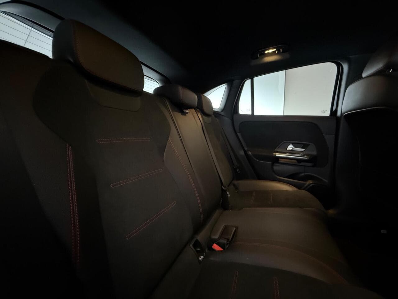 Mercedes-Benz GLA thumbnail Seats Rear