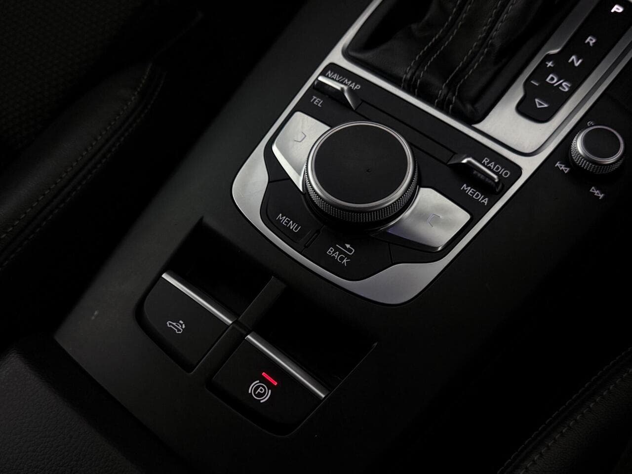 Audi A3 Cabriolet thumbnail Misc Controls