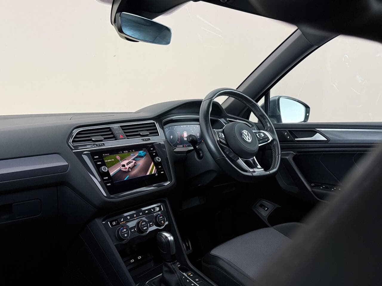 Volkswagen Tiguan Allspace thumbnail Interior Front