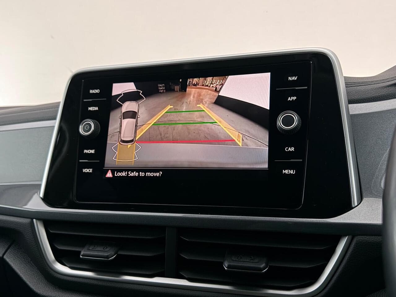Volkswagen T-Roc thumbnail Infotainment System
