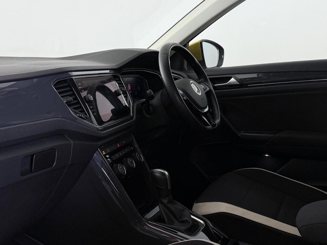 Volkswagen T-Roc thumbnail Interior Front