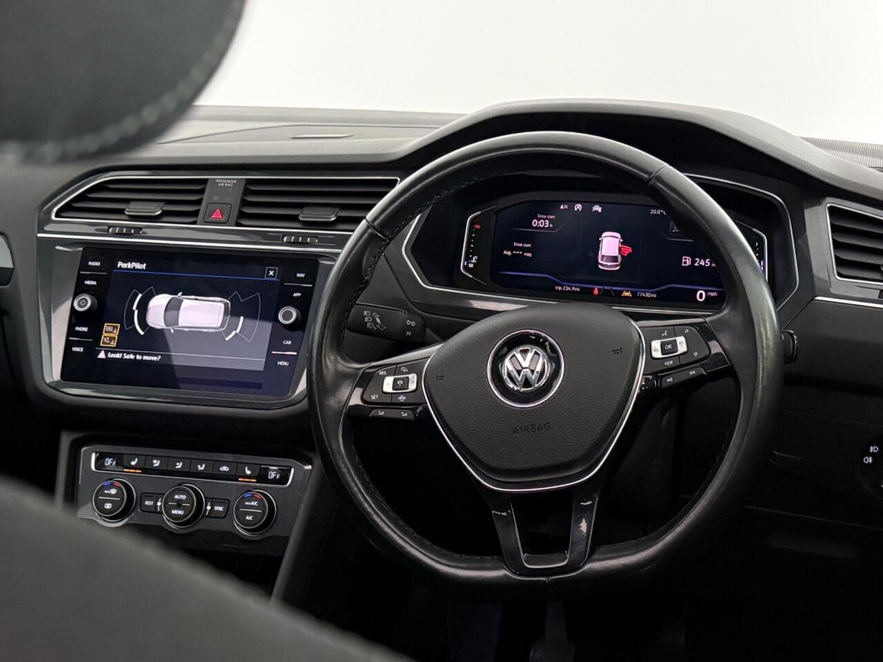 Volkswagen Tiguan Allspace thumbnail Steering Wheel