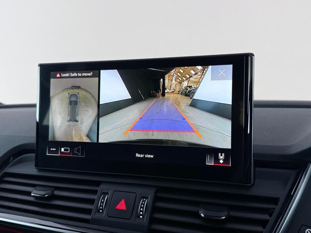 Audi Q5 thumbnail Infotainment System