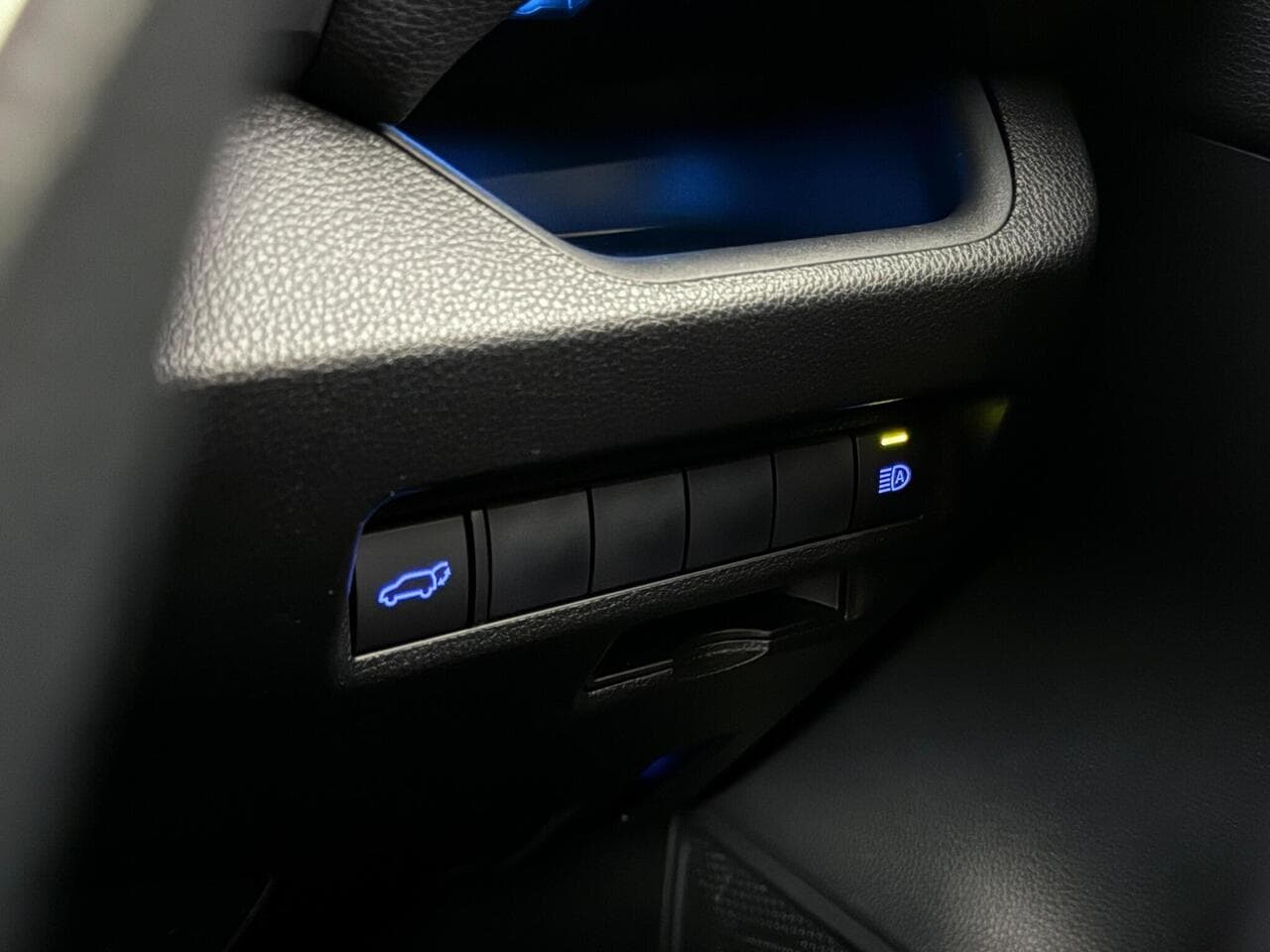 Toyota RAV4 thumbnail Misc Controls