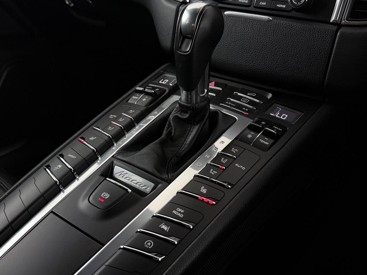 Porsche Macan thumbnail Interior Front
