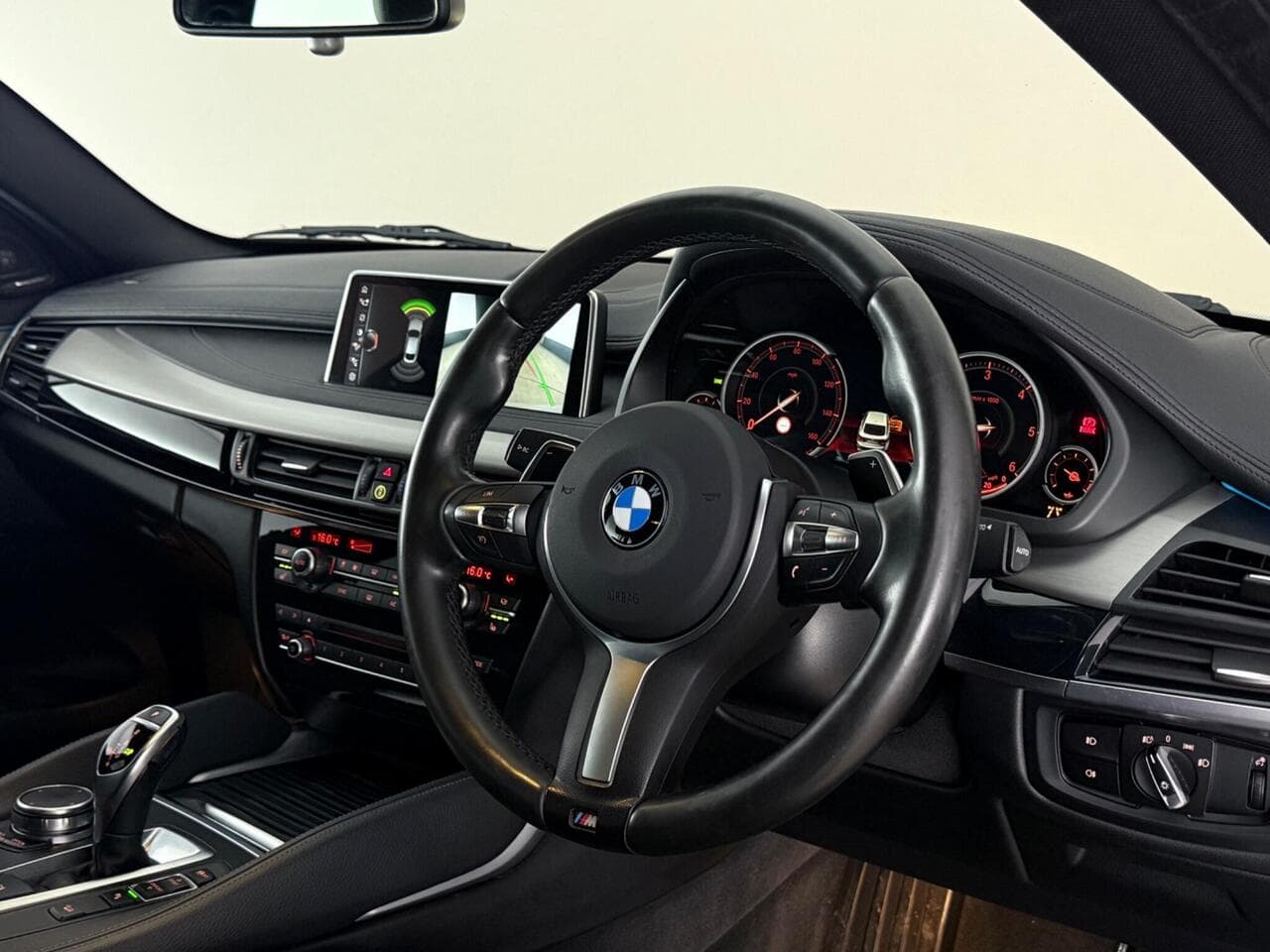 BMW X6 thumbnail Steering Wheel