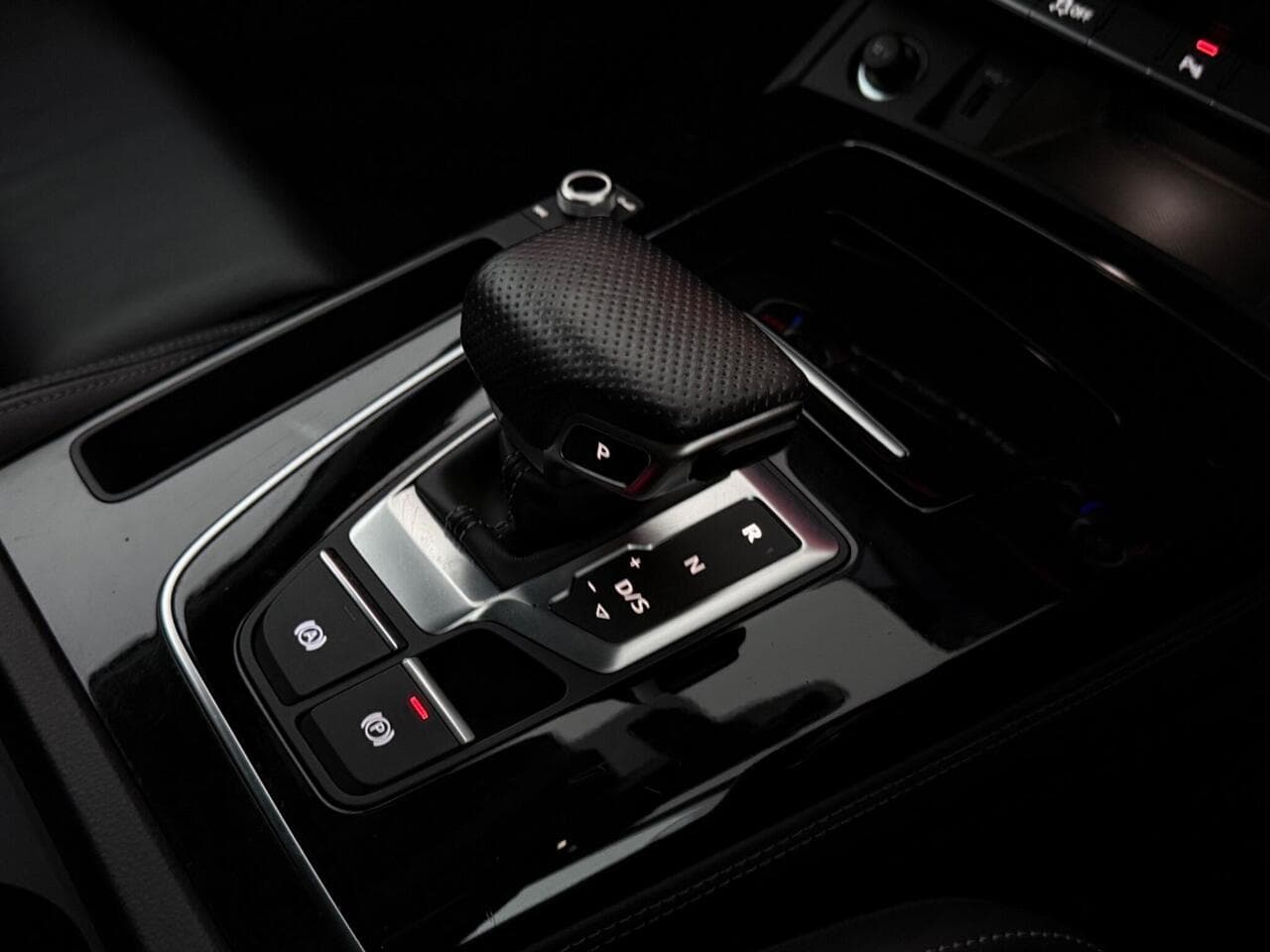 Audi Q5 thumbnail Misc Controls