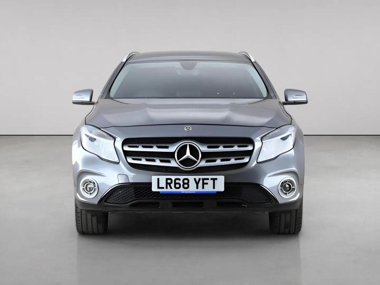 Mercedes-Benz GLA thumbnail Front
