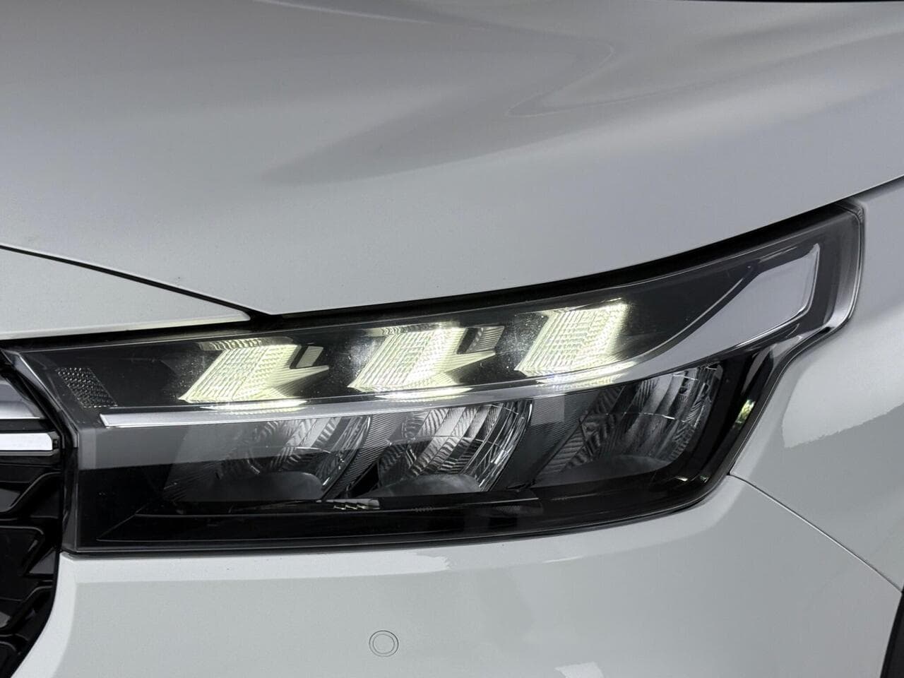 Suzuki S-Cross thumbnail Lights Front