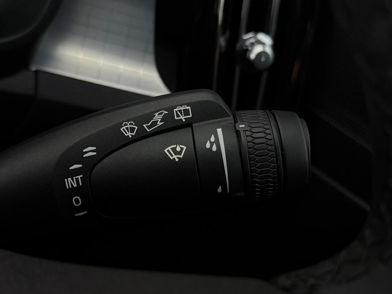 Volvo XC40 thumbnail Misc Controls
