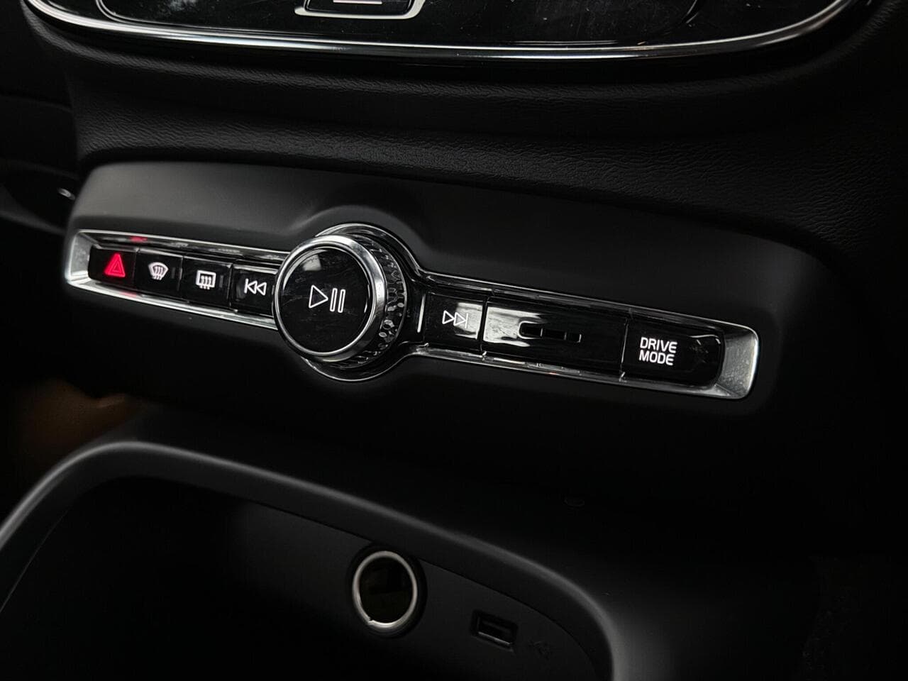 Volvo XC40 thumbnail Misc Controls