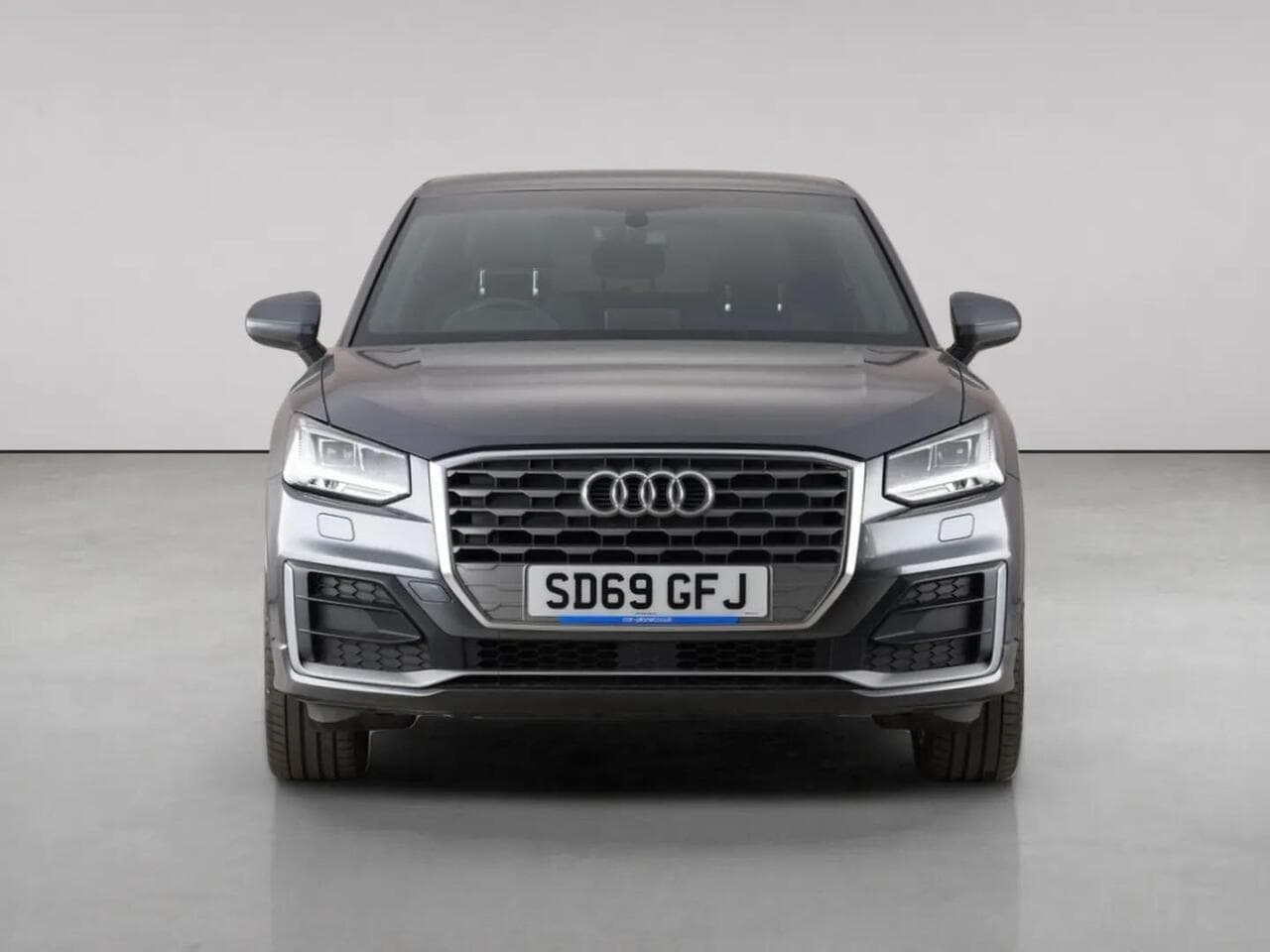 Audi Q2 thumbnail Front