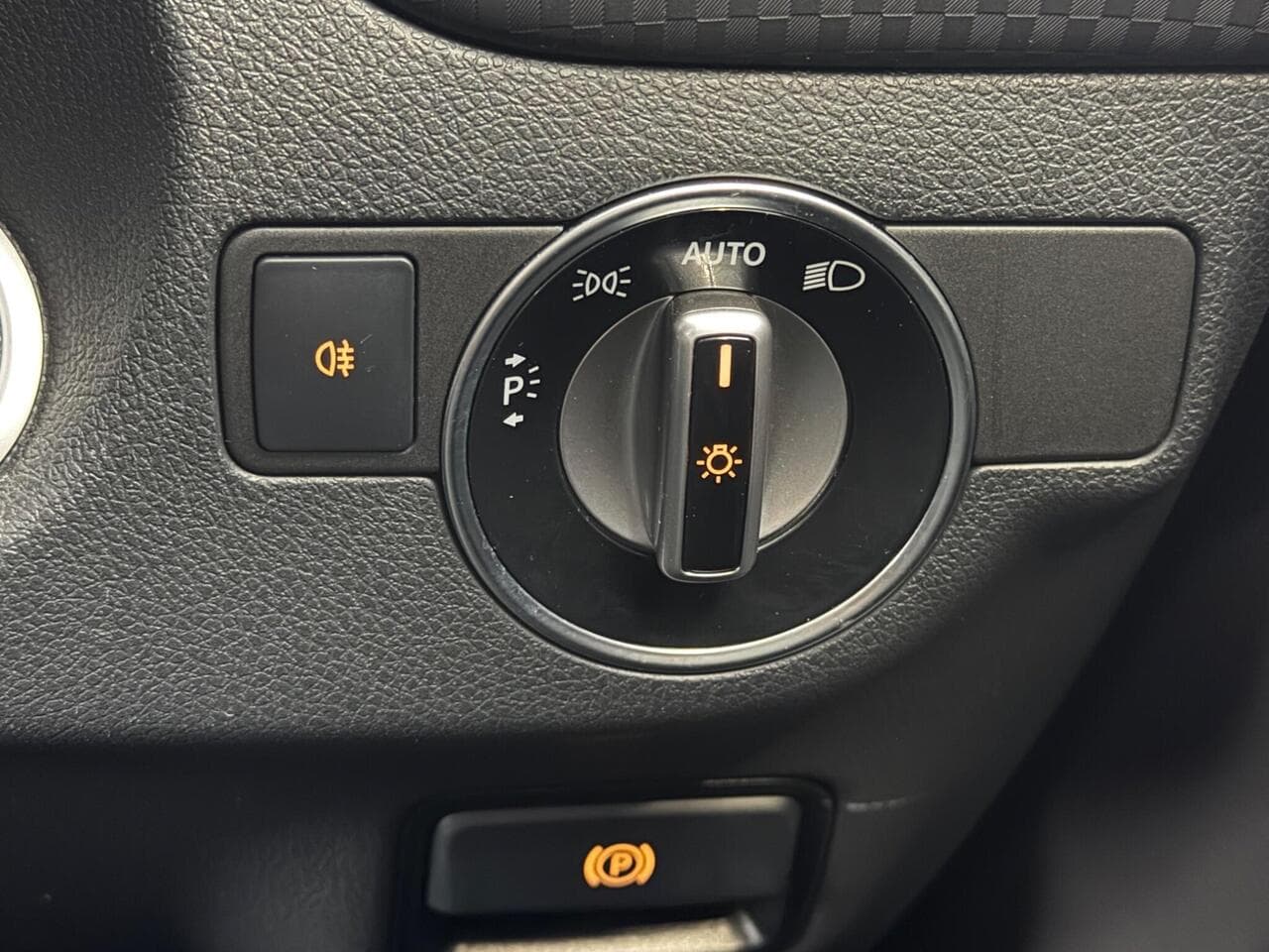 Mercedes-Benz A Class thumbnail Misc Controls