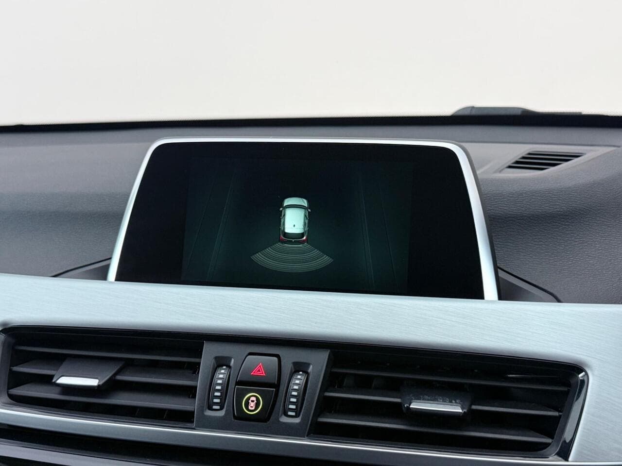 BMW X1 thumbnail Infotainment System