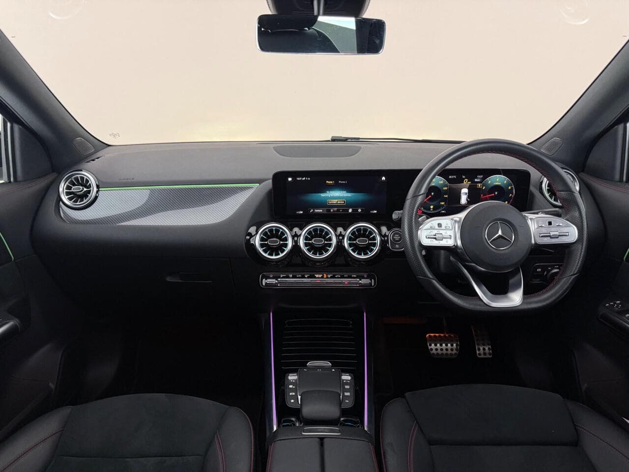 Mercedes-Benz GLA thumbnail Interior Front