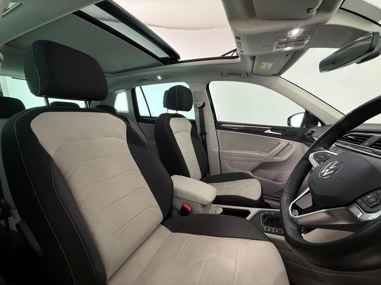 Volkswagen Tiguan thumbnail Seat Driver