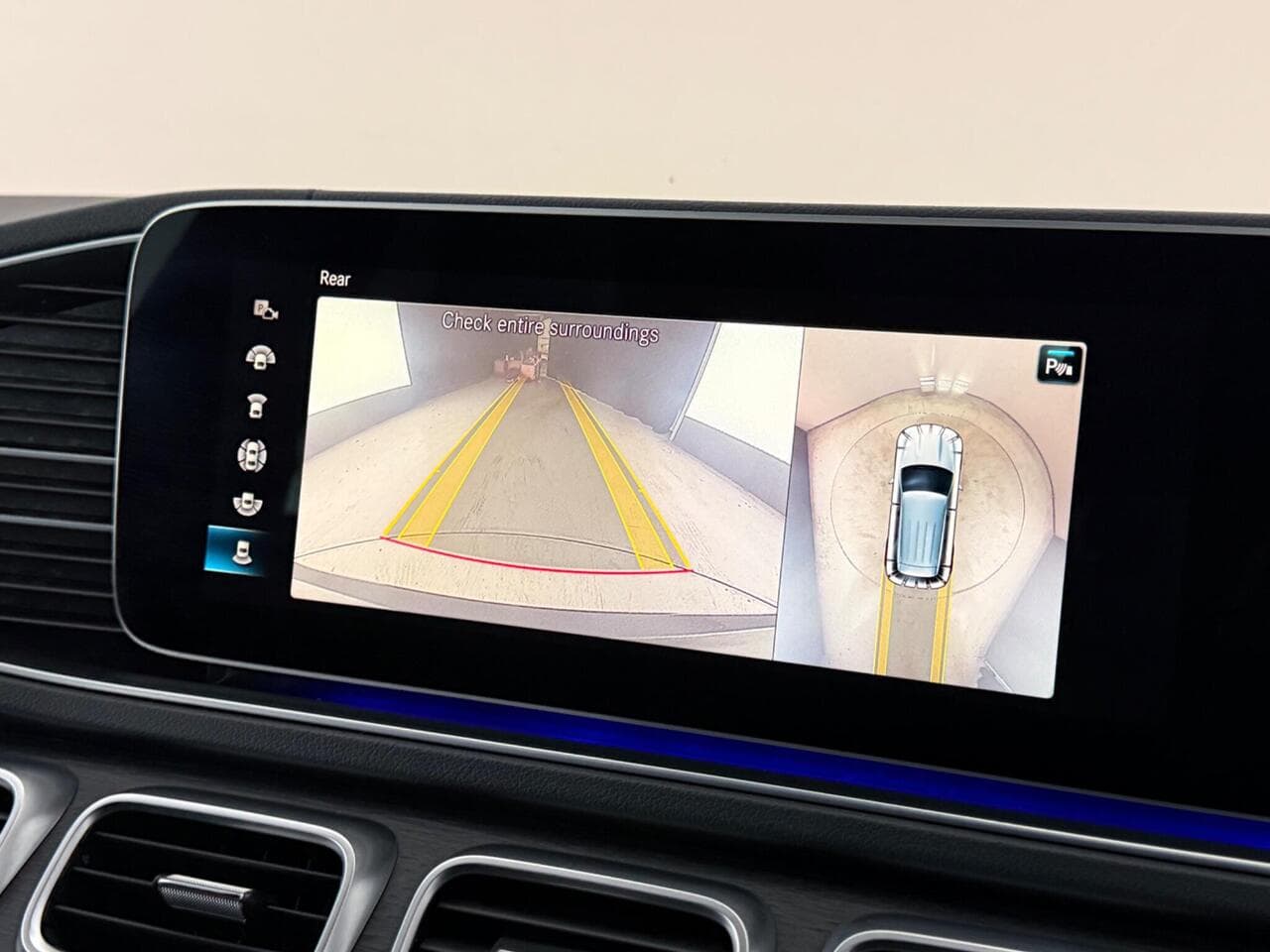 Mercedes-Benz GLE thumbnail Infotainment System