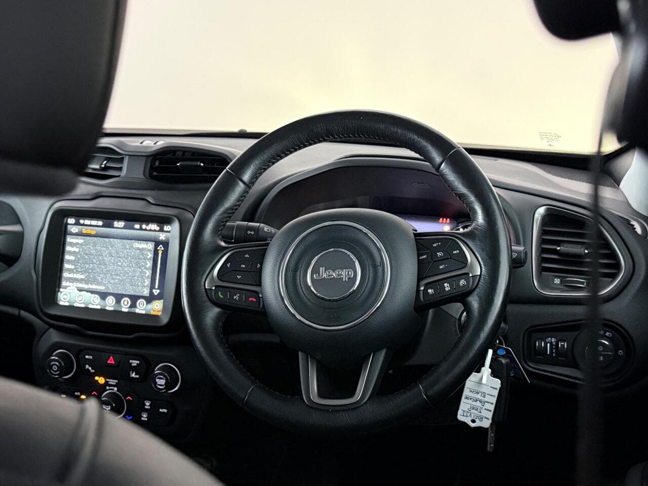 Jeep Renegade thumbnail Steering Wheel