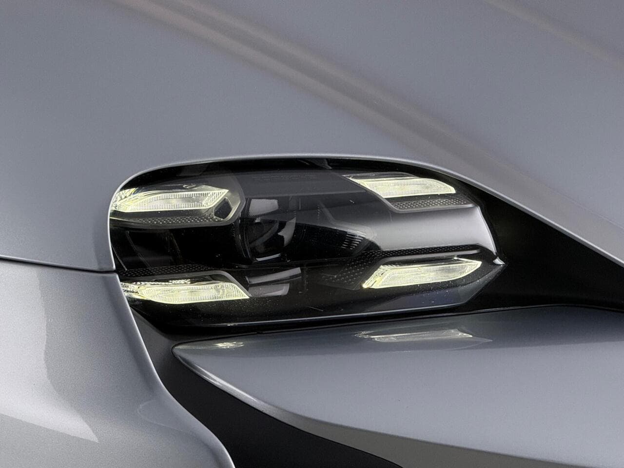 Porsche Taycan thumbnail Lights Front