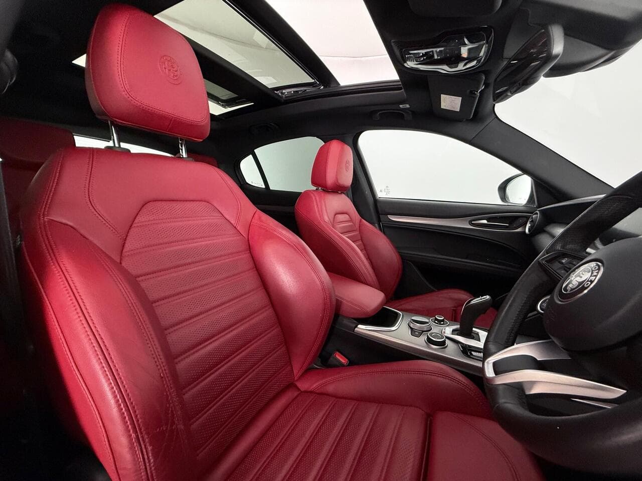 Alfa Romeo Stelvio thumbnail Seat Driver