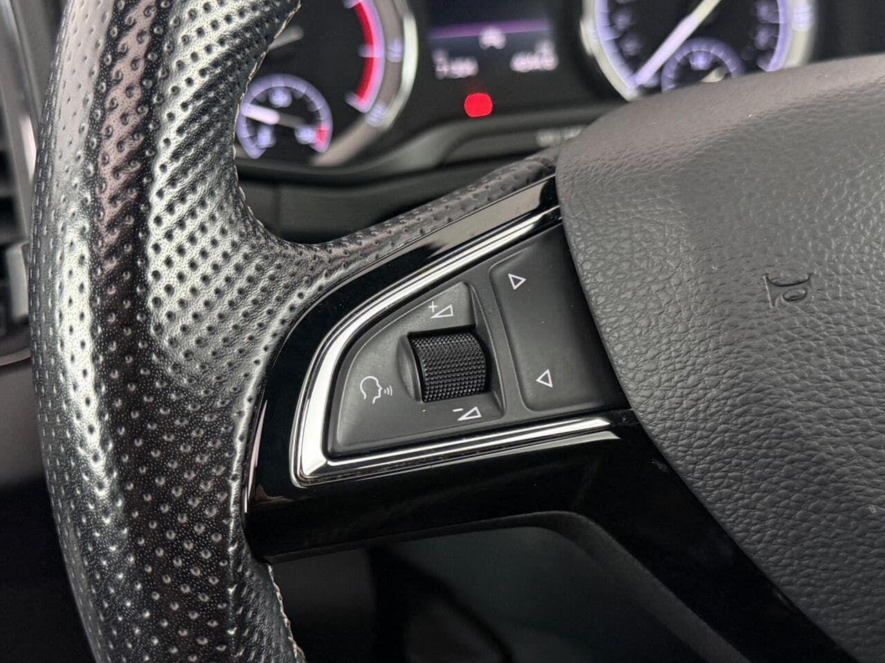 Skoda Karoq thumbnail Misc Controls