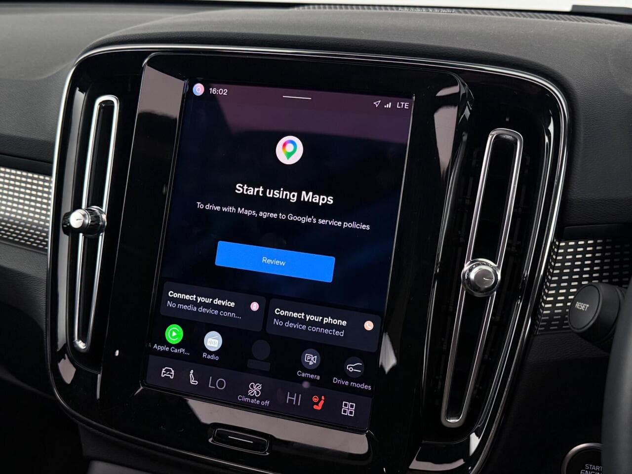 Volvo XC40 thumbnail Infotainment System