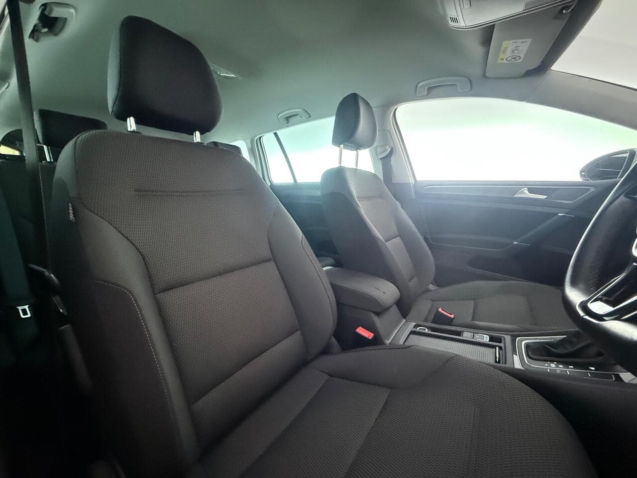Volkswagen Golf thumbnail Seat Driver