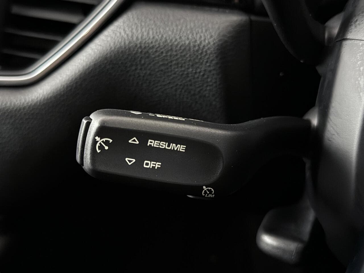 Porsche Macan thumbnail Misc Controls