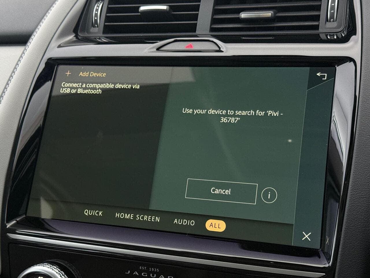 Jaguar E-PACE thumbnail Infotainment System