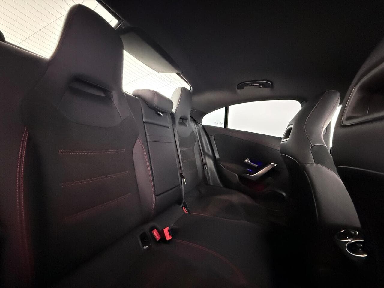 Mercedes-Benz CLA thumbnail Seats Rear
