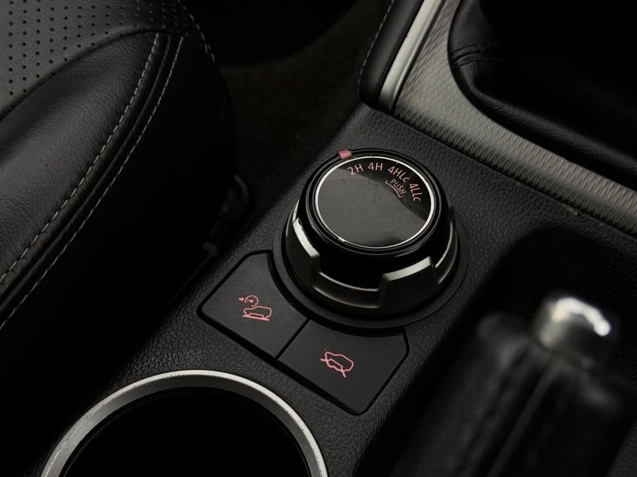 Mitsubishi L200 thumbnail Misc Controls