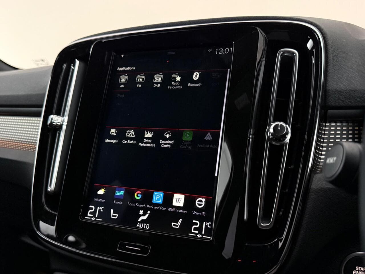 Volvo XC40 thumbnail Infotainment System